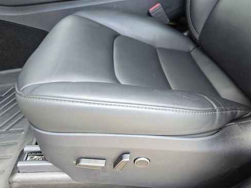 Used 2024 Tesla Model Y 2WD image 28