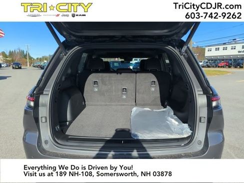 New 2025 Jeep Grand Cherokee Altitude image 22