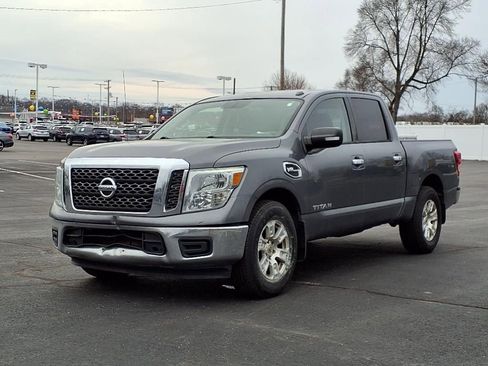 Used 2017 Nissan Titan SV RWD image 11
