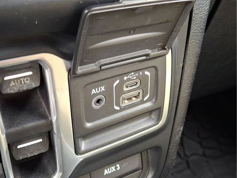 Used 2018 Jeep Wrangler Unlimited Sport S AWD/4WD image 21