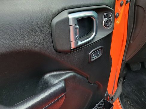 Used 2018 Jeep Wrangler Rubicon AWD/4WD image 14