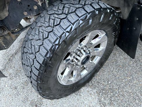 Used 2019 Ford F250 Lariat w/ Chrome Package image 21