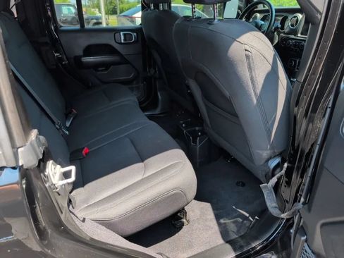 Used 2019 Jeep Wrangler Unlimited Sahara AWD/4WD image 28