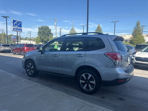 Used 2018 Subaru Forester 2.5i Premium w/ All-Weather Package AWD/4WD image 5