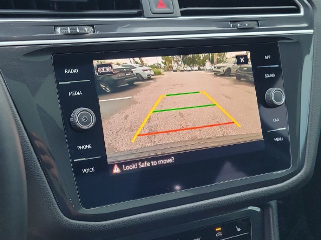 Used 2024 Volkswagen Tiguan SE w/ Panoramic Sunroof Package FWD image 25
