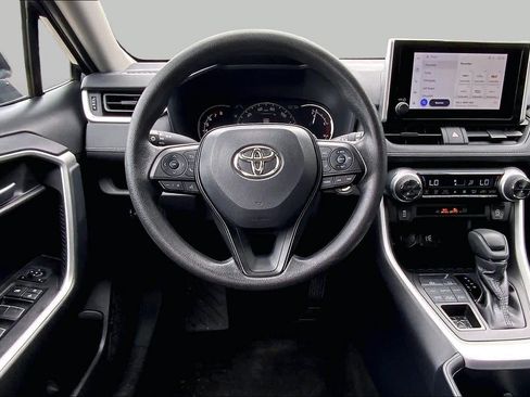 Used 2025 Toyota RAV4 XLE AWD/4WD image 6
