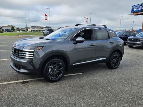 Used 2025 Nissan Kicks SR image 3