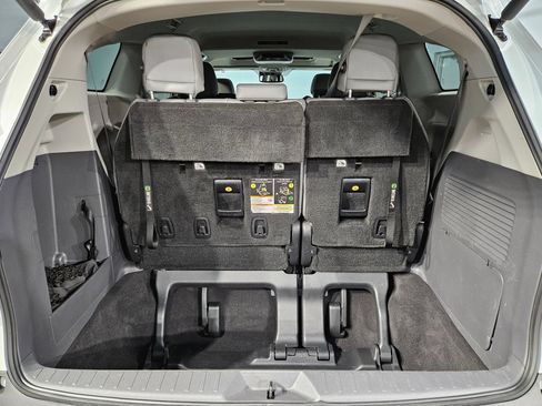 Used 2022 Toyota Sienna XLE FWD image 18