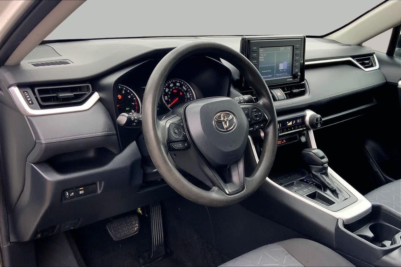 Used 2020 Toyota RAV4 XLE FWD image 17