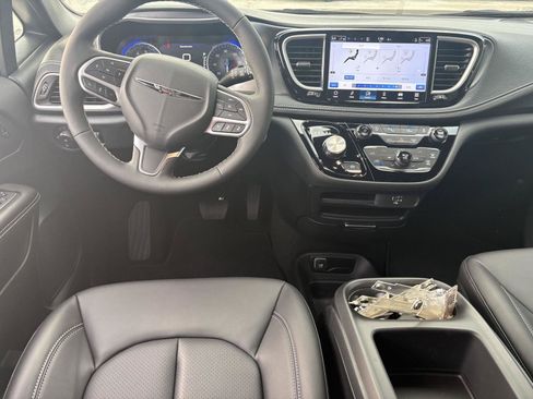 New 2026 Chrysler Pacifica Select FWD image 10