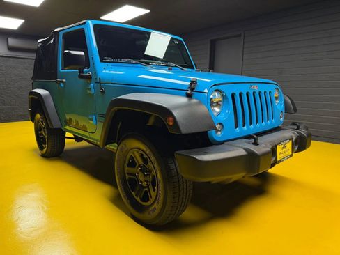 Used 2018 Jeep Wrangler Sport AWD/4WD image 3