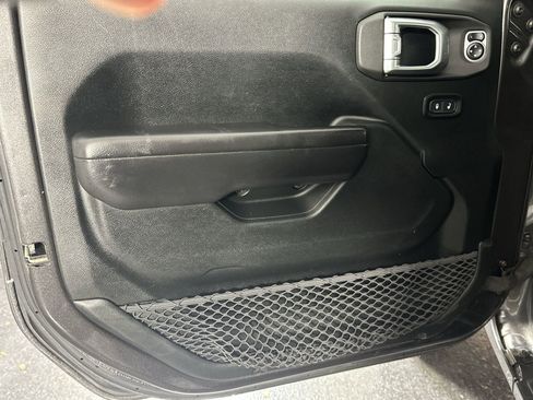 Used 2020 Jeep Wrangler Unlimited Sport S image 32