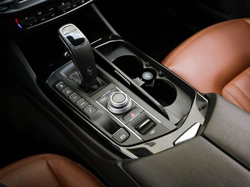 Used 2022 Maserati Levante GT image 9