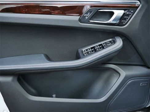 Used 2023 Porsche Macan Turbo image 11