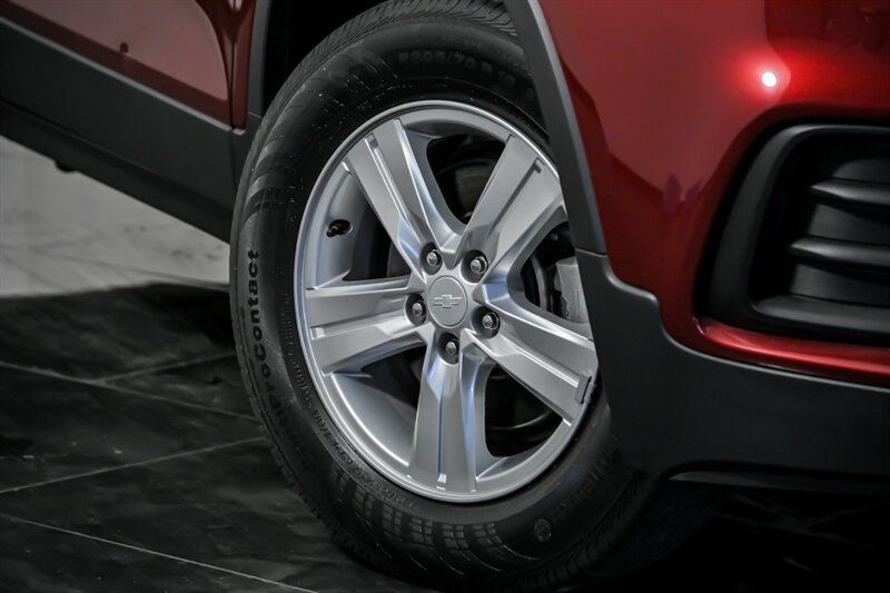 Used 2020 Chevrolet Trax LT AWD/4WD image 3