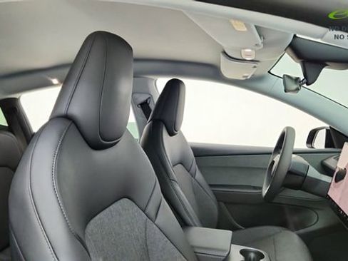 Used 2026 Tesla Model Y 2WD image 19