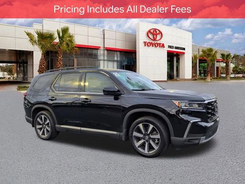 Used 2025 Honda Pilot Touring image 2