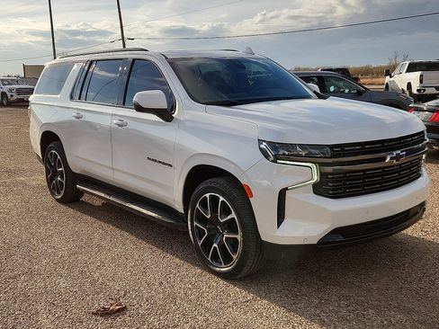 Used 2022 Chevrolet Suburban RST w/ Sport Performance Package image 6