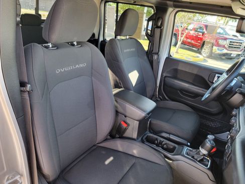Used 2023 Jeep Gladiator Overland image 9