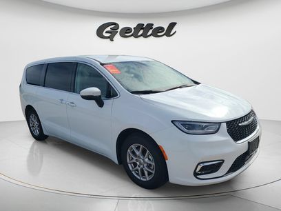 Used 2023 Chrysler Pacifica Touring-L