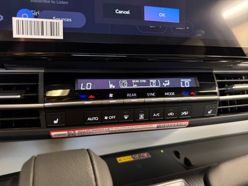 Certified 2026 Toyota Sienna XLE FWD image 18