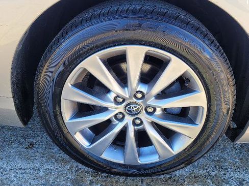 Used 2016 Toyota Camry XLE image 21