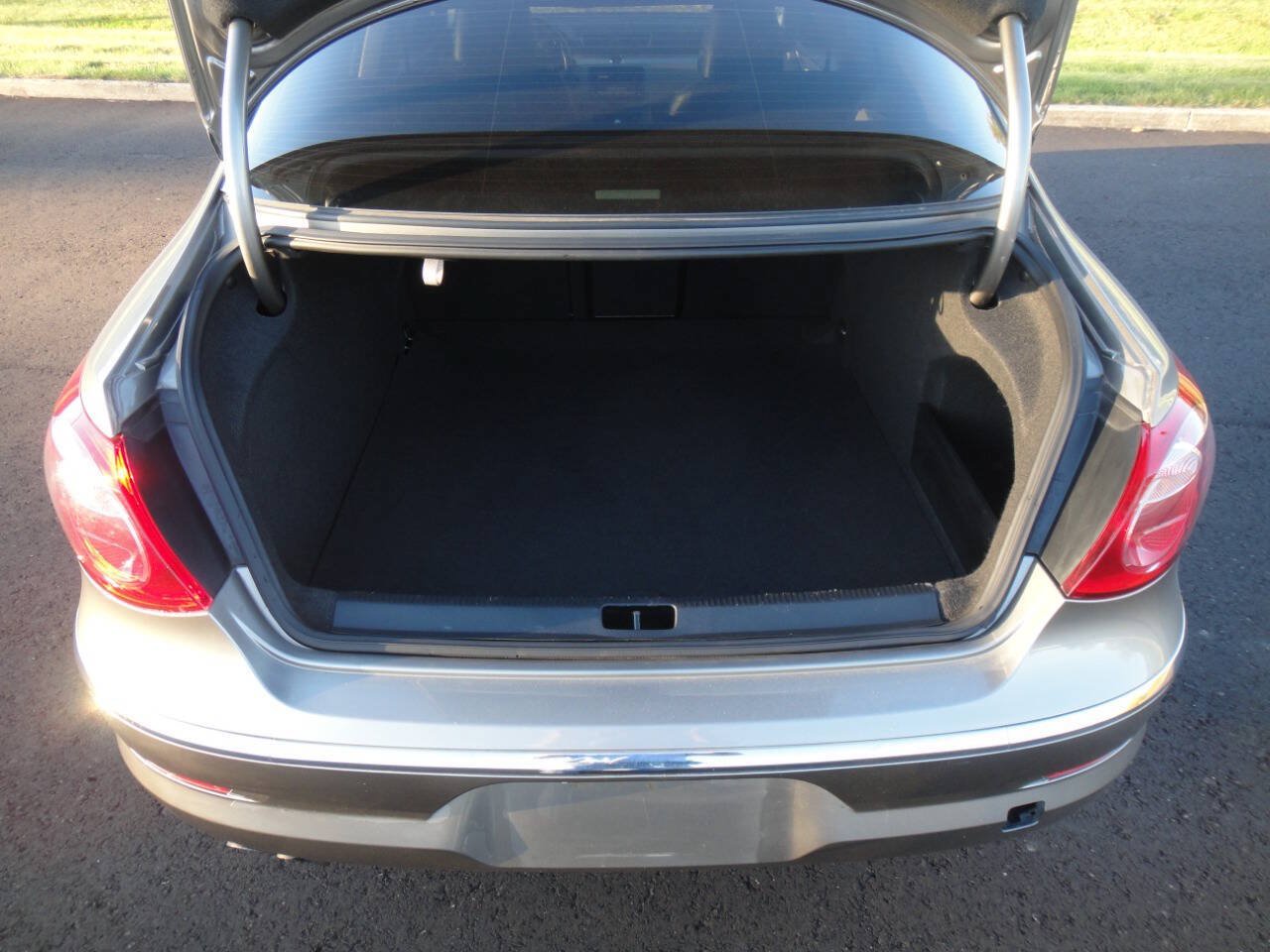 Used 2012 Volkswagen CC Sport FWD image 18