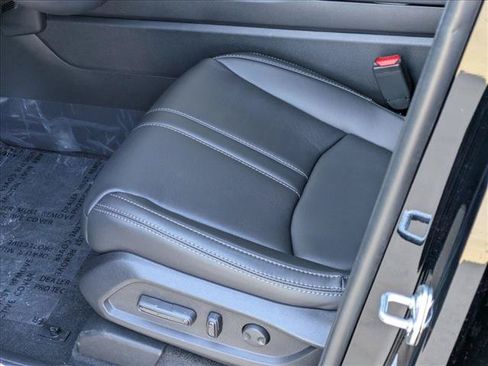 Certified 2026 Honda Pilot Touring image 4