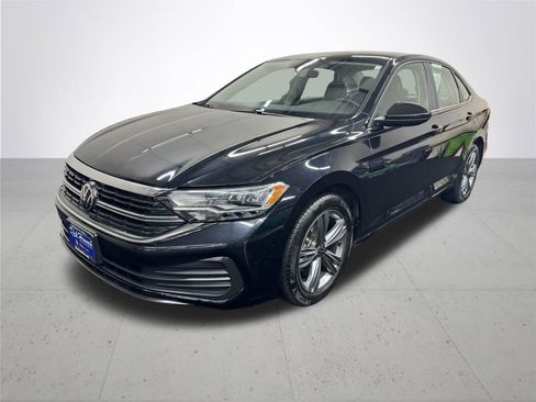 Used 2024 Volkswagen Jetta SE image 2