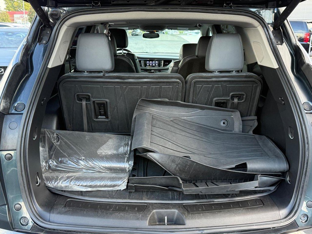 Used 2020 Buick Enclave Essence w/ Sound and Sites Package FWD image 4