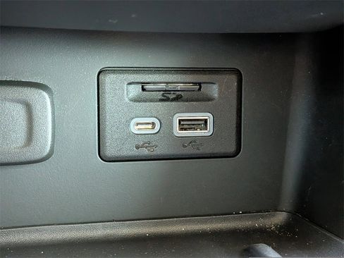 Used 2022 GMC Acadia Denali w/ Denali Technology Package image 24