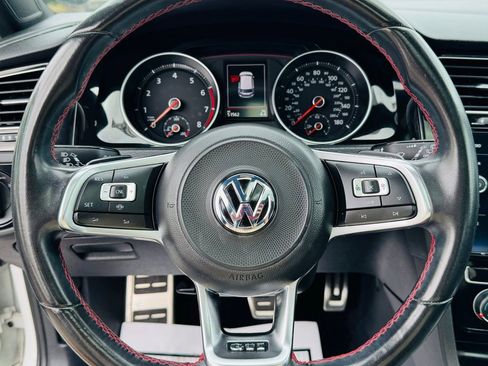 Used 2020 Volkswagen GTI SE image 10