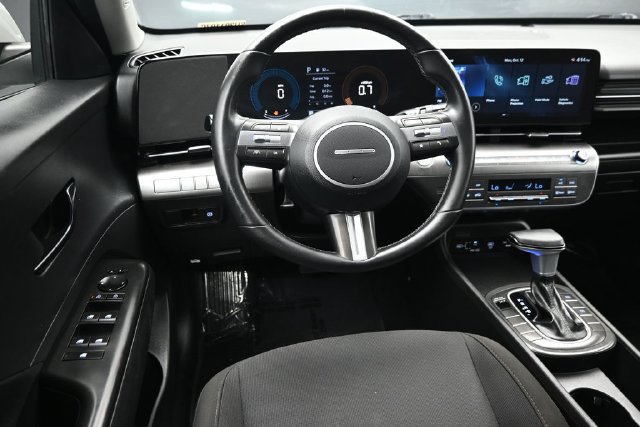 Used 2025 Hyundai Kona SEL FWD image 11
