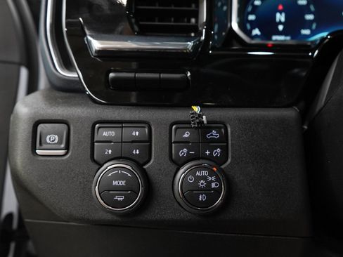 Used 2025 Chevrolet Silverado 2500 High Country w/ High Country Premium Package AWD/4WD image 27