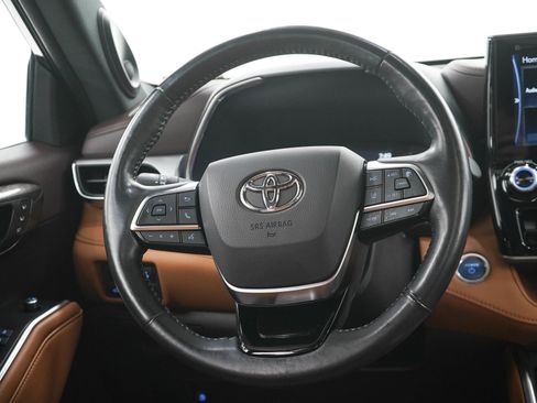 Used 2021 Toyota Highlander Platinum AWD/4WD image 19