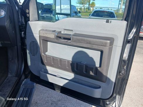 Used 2015 Ford F250 XLT w/ XLT Interior Package AWD/4WD image 14