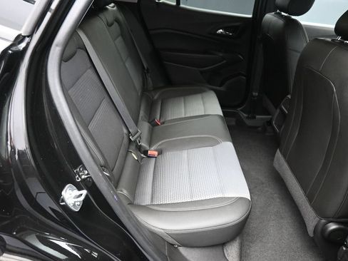 Used 2025 Chevrolet Trax LT w/ LT Convenience Package FWD image 22
