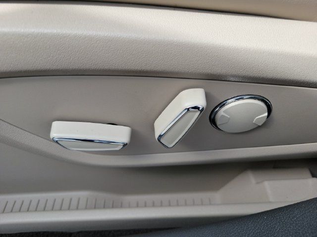 Used 2023 Lincoln Nautilus Reserve FWD image 7