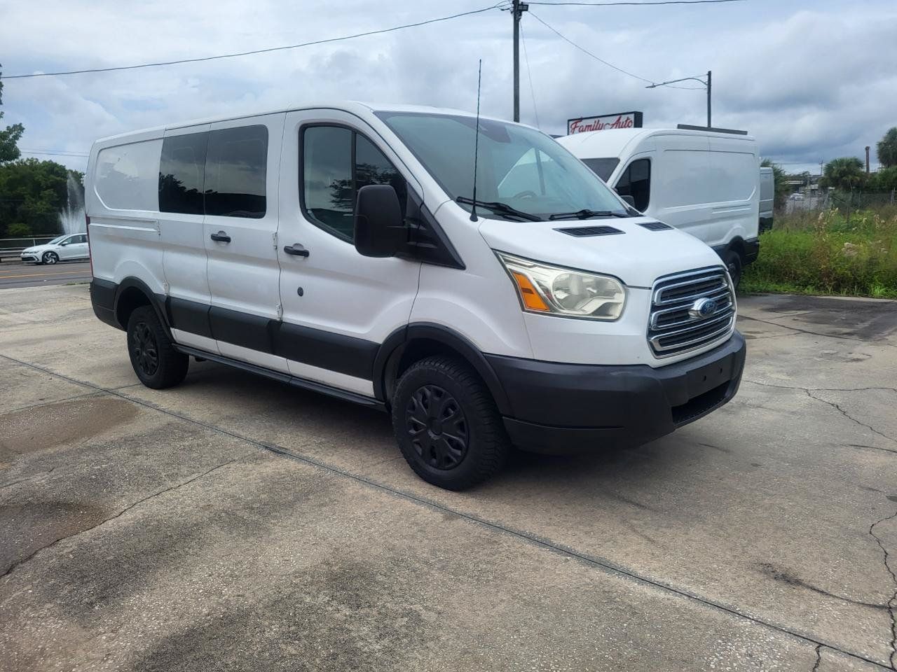 Used 2016 Ford Transit 250 130 Low Roof w/ Exterior Upgrade Package RWD image 8
