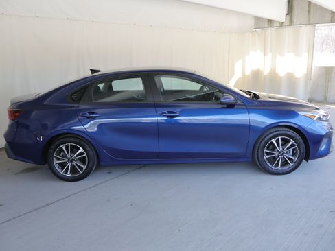 Used 2023 Kia Forte LXS image 4