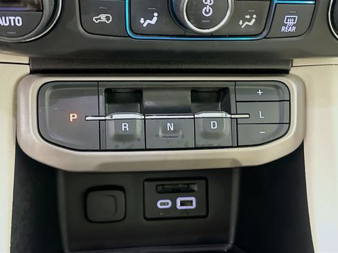 Used 2020 GMC Acadia Denali w/ Technology Package FWD image 25