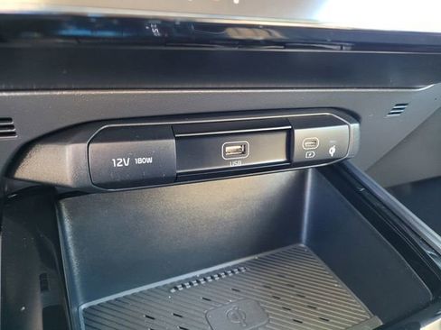 Used 2024 Kia Niro EX FWD image 16