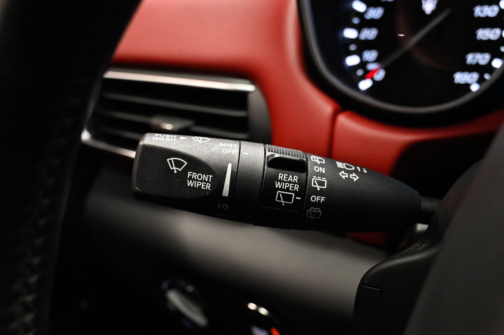 Used 2020 Maserati Levante GranLusso AWD/4WD image 32