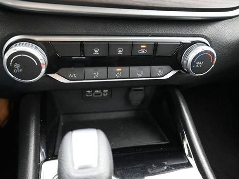 Used 2024 Nissan Altima 2.5 SV image 19