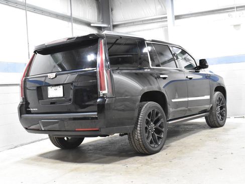 Used 2019 Cadillac Escalade Premium Luxury image 31
