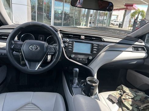 Used 2019 Toyota Camry SE w/ Carpet Mat Package image 8