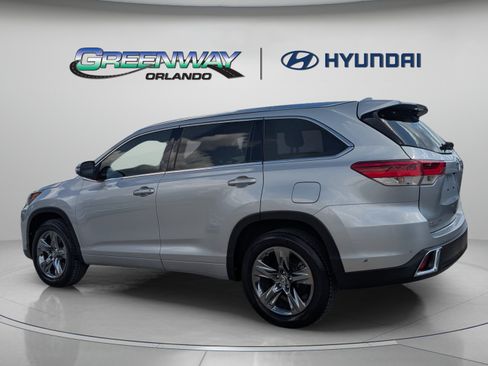 Used 2018 Toyota Highlander Limited Platinum FWD image 6