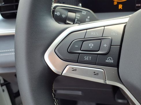 New 2025 Volkswagen Tiguan SE image 19