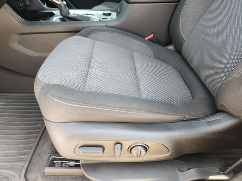 Used 2023 Chevrolet Traverse LT FWD image 21