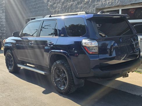 Used 2020 Toyota 4Runner SR5 Premium w/ Moonroof Package AWD/4WD image 6